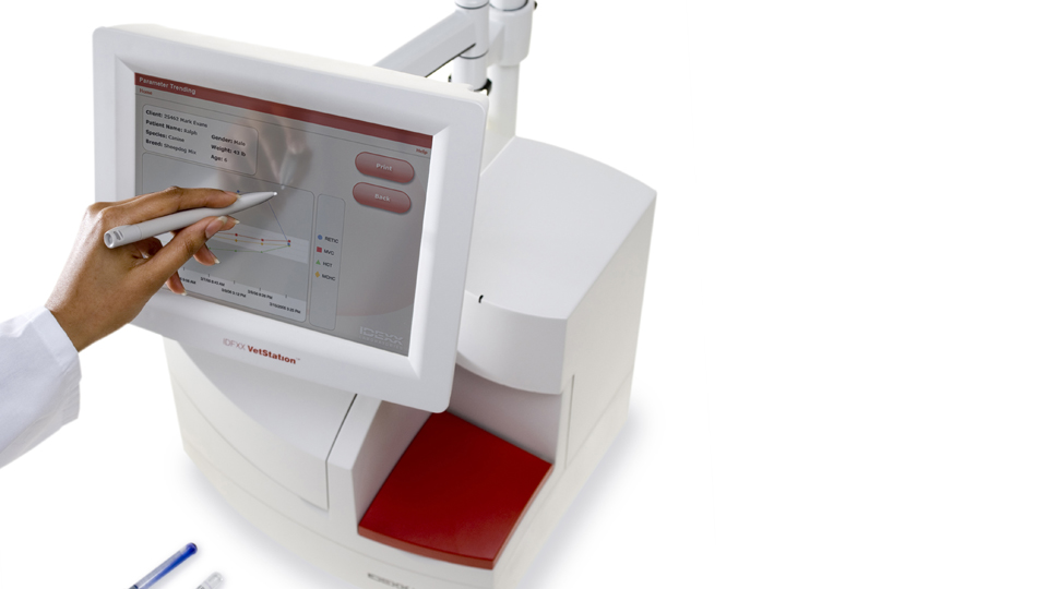 >
      The red accent color is intended to
      provide both interaction cueing and a
      visual branding opportunity linking the
      vetstation terminal to future IDEXX
      ‘Vetlab’ instruments in the same
      laboratory.
